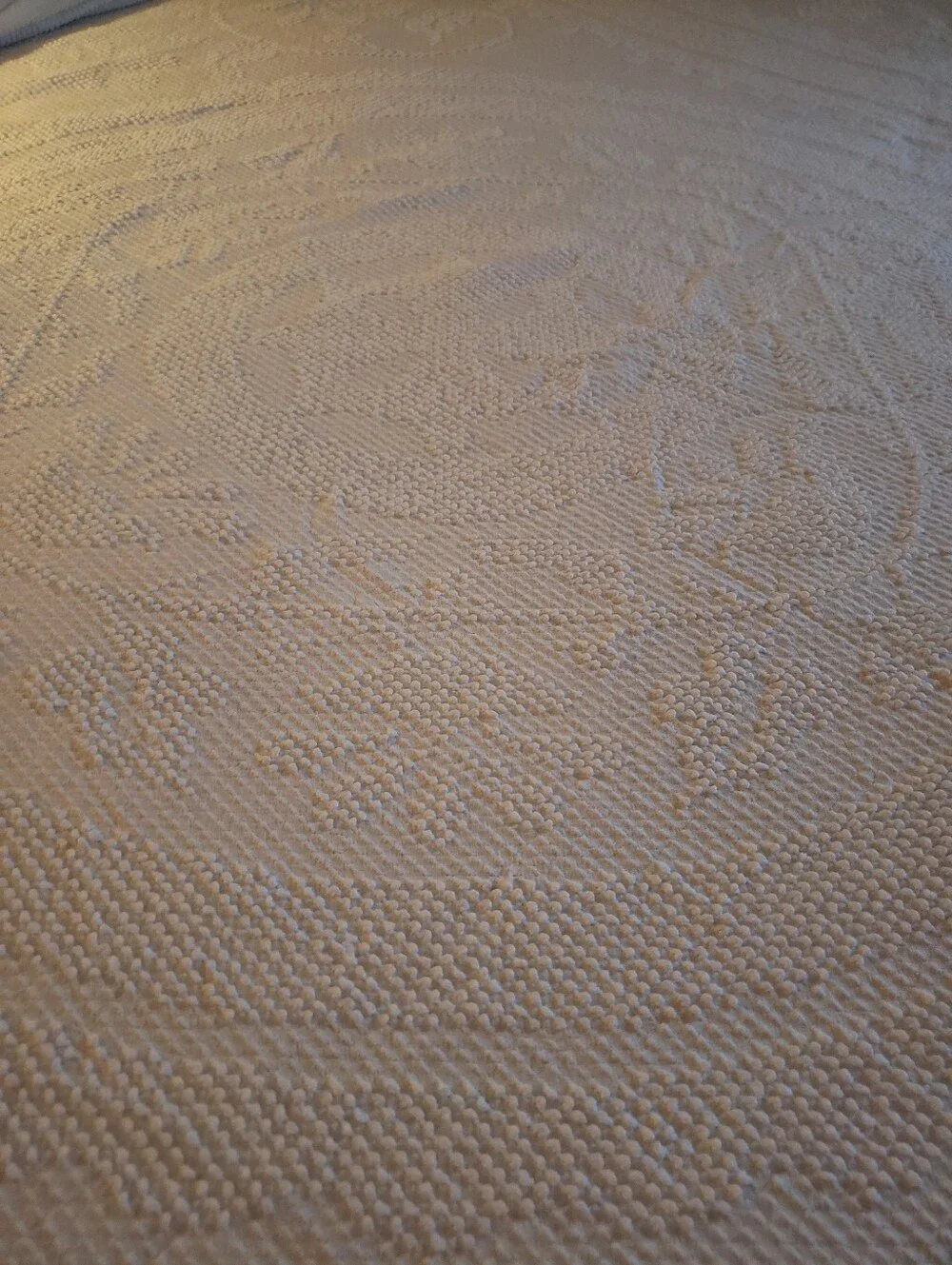 Vintage Bates  White Hobnail Chenille Bedspread with Fringe  88 X 108 queen/king